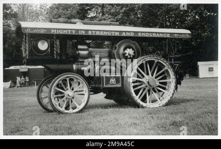 Dampflok - Fowler Showmans Road Locomotive Nummer 15657, Iron Maiden Regn. FX6661 (mächtig in Kraft und Ausdauer) bei einer Dampferfahrt/Messe. Stockfoto