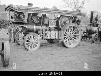 Burrell Showmans Road Locomotive WB9110 Perseverance II (msn 3483), 1913 mit einer 8 NHP-Dampfmaschine gebaut. 1959 bei einer Auktion in Walford Cross bei Taunton gesehen. (Charles Burrell & Sons waren Hersteller von Dampfloktomotoren, Landmaschinen, Dampffahrzeugen und Dampflokomotiven. Das Unternehmen hatte seinen Sitz in Thetford, Norfolk, und Betrieb von den St.-Nicholas-Werken in Minstergate und St.-Nicholas-Straße aus, von denen einige heute noch bestehen). Stockfoto