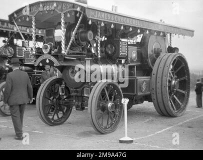 Burrell Showmans Road Locomotive Prince of Wales HR6658 (msn 3887), bei der Crystal Palace Steam Rally 1959. (Charles Burrell & Sons waren Hersteller von Dampfloktomotoren, Landmaschinen, Dampffahrzeugen und Dampflokomotiven. Das Unternehmen hatte seinen Sitz in Thetford, Norfolk, und Betrieb von den St.-Nicholas-Werken in Minstergate und St.-Nicholas-Straße aus, von denen einige heute noch bestehen). Stockfoto