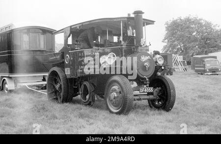 FODEN Showmans Traktor, Regn. DF4055, Nummer 12782, die Lincolnshire Lady (umbenannt in Angelina). Gebaut 1927 von Edwin Foden, Sons and Co von Elworth Works, Sandbach, angetrieben von einer 4 NHP-Dampfmaschine. Stockfoto