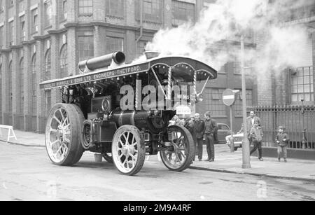 Bei einer Motorenrallye vor dem Museum of Science and Technology in der Newhall Street, Birmingham:- Burrell Scenic Class Showmans Road Locomotive, Regn. NR. 965, Nr. 3909, Winston Churchill. Erbaut im Jahr 1922 von Charles Burrell & Sons in Thetford, Norfolk, angetrieben von einer Dampfmaschine mit 8 NHP. Stockfoto