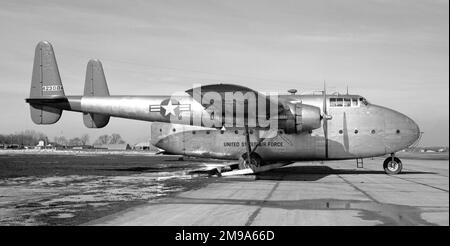 United States Air Force - Fairchild C-82A-15-FA Packet 44-23004 (msn 10048), mit einem Snowski-Unterwagen mit der Kennzeichnung EC-82A für Versuche von 1945-1951. Ins zivile Register 1957 als N75399. In Honduras als XH-139, später in Trujillo, Honduras abgestürzt. Stockfoto