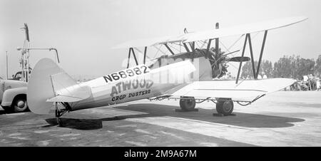 Boeing-Stearman PT-13D Kaydet N68982 (msn 75-5041, Modell E75) von Atwood Crop Dusters. Geliefert an die US Army Air Force als 42-16878. Stockfoto