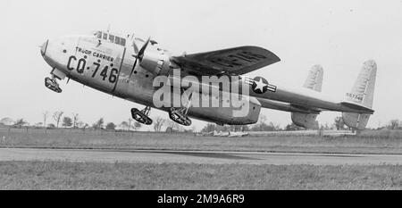 United States Air Force - Fairchild EC-82A 45-57746 (msn 10116, Buzz-Nummer CQ-746). Eine C-82, die 1948 auf EC-82A mit Fahrwerk umgestellt wurde. Stockfoto