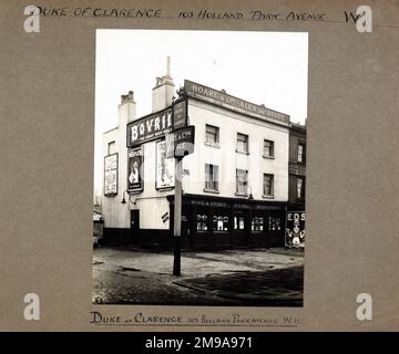 Duke of Clarence PH, Notting Hill (Alt), London. Die Hauptseite des Aufdrucks (hier abgebildet) zeigt: Ecke auf der Ansicht des Pubs. Auf der Rückseite des Aufdrucks (auf Anfrage erhältlich) ist Folgendes angegeben: Trading Record 1933 . 1961 für den Herzog von Clarence, Notting Hill (Alt), London W11 4XB. Seit Juli 2018 . Abgerissen und wiederaufgebaut 1938. Stockfoto