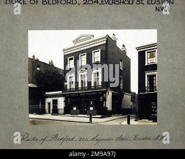 Foto von Duke of Bedford PH, Euston, London. Die Hauptseite des Aufdrucks (hier abgebildet) zeigt: Die rechte Seite des Pubs. Auf der Rückseite des Aufdrucks (auf Anfrage erhältlich) steht: Nichts für den Duke of Bedford, Euston, London NW1 1NX. Seit Juli 2018 . Geschlossen und abgerissen Stockfoto