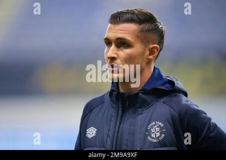 Wigan, Großbritannien. 17. Januar 2023. Dan Potts #3 aus Luton Town kommt vor dem Emirates FA Cup-Spiel Third Round Replay Wigan Athletic vs Luton Town im DW Stadium, Wigan, Großbritannien, am 1./17. Januar 2023 (Foto von Steve Flynn/News Images) in Wigan, Großbritannien, am 2023./17. Januar an. (Foto: Steve Flynn/News Images/Sipa USA) Guthaben: SIPA USA/Alamy Live News Stockfoto