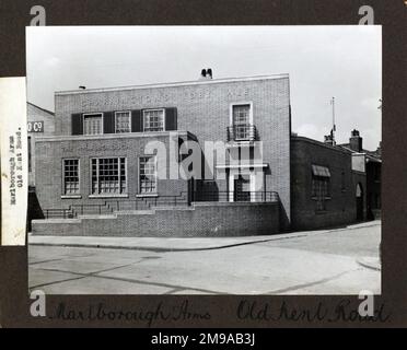 Foto: Marlborough Arms, Old Kent Road, London. Die Hauptseite des Aufdrucks (hier abgebildet) zeigt: Gesicht auf den Pub. Auf der Rückseite des Aufdrucks (auf Anfrage erhältlich) finden Sie Details: Nichts für die Marlborough Arms, Old Kent Road, London SE1 5JU. Seit Juli 2018 . Die Site ist jetzt ein Wohnblock Stockfoto