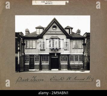 Foto von Park Tavern, West Norwood, London. Die Hauptseite des Aufdrucks (hier abgebildet) zeigt: Gesicht auf den Pub. Die Rückseite des Aufdrucks (auf Anfrage erhältlich) Details: Nichts für die Park Tavern, West Norwood, London SE27 9ND. Seit Juli 2018 . Punch Tavernen Stockfoto