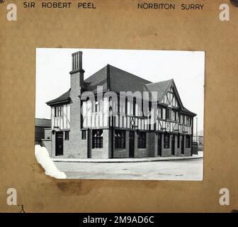 Sir Robert Peel PH, Norbiton (Neu), Greater London. Die Hauptseite des Aufdrucks (hier abgebildet) zeigt: Ecke auf der Ansicht des Pubs. Auf der Rückseite des Aufdrucks (auf Anfrage erhältlich) steht: Nichts für Sir Robert Peel, Norbiton (Neu), Greater London KT1 3LE. Seit Juli 2018 . Abgerissen und im August 2017 im Bau für die Clarion Housing Group Stockfoto