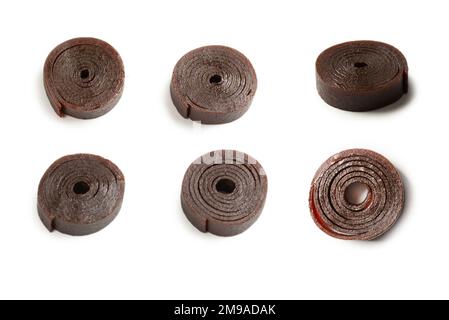 Natürliches Dessert, Fruchtpastillle isoliert auf weißem Hintergrund. Natürliche Süßigkeiten, Pastille Rolle. Stockfoto