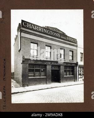 Foto: Telegraph PH, North Woolwich, London. Die Hauptseite des Aufdrucks (hier abgebildet) zeigt: Linke Seite in der Ansicht des Pubs. Auf der Rückseite des Aufdrucks (auf Anfrage erhältlich) steht: Nichts für The Telegraph, North Woolwich, London E16 2FB. Seit Juli 2018 . Abgerissen, jetzt offenes Gelände Stockfoto