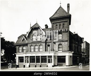 Foto: White Hart Hotel, Upper Norwood, London. Die Hauptseite des Aufdrucks (hier abgebildet) zeigt: Gesicht auf den Pub. Die Rückseite des Aufdrucks (auf Anfrage erhältlich) Details: Nichts für das White Hart Hotel, Upper Norwood, London SE19 2EZ. Seit Juli 2018 . Schloss (Mitchells & Butler) Stockfoto