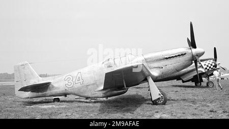 Nordamerikanischer P-51C-5-NT Mustang NX4184N „Baily Betty“ (msn 103-26279, früher 42-103725) mit Rennnummer „34“. 42-103725 wurde entzogen und am 5. Oktober 1945 zur Entsorgung an Searcy Field, Stillwater, OK, gesendet. Verkauft von war Assets Corp an Paul Mantz am 19. Februar 1946 und registriert auf NX4814N, ist aber im September 1947 während des Rennens abgestürzt. Stockfoto