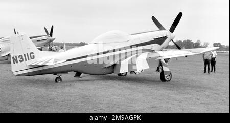 North American P-51D-20nA Mustang N311G (msn 122-38604, ex 44-72145) in Rockford, Illinois. 1945: An die United States Air Force im Jahr 1945 als 44-72145 1963: N6169C Stockfoto