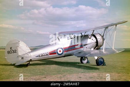Gloster Gladiator I G-AMRK / K8032 (msn FLWA25488) des Shuttleworth Trust vom alten Direktor in Bedfordshire. Das Flugzeug ist beim 50. Jahrestag der RFC Air Show auf der RAF Upavon zu sehen, die am 16. Juni 1962 die Shuttleworth-Reihe ansteuert. Stockfoto