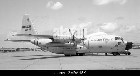 United States Air Force - Lockheed HC-130H-LM Hercules 65-0985 (msn 382-4140). Die 0985 wurde als Rettungsflugzeug für die Luft- und Raumfahrt gebaut, in eine WC-130H umgewandelt und flog mit dem 53. Wetteraufklärungsgeschwader auf der Keesler Air Force Base, die später bei der Puerto Rico Air National Guard, 156. Air Wing, tätig war. Stockfoto