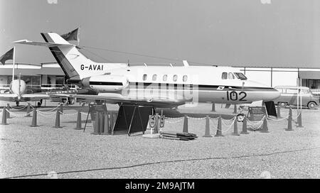 Hawker Siddeley HS-125-3B G-AVAI (msn 25125), von Hawker Siddeley Aviation Ltd., auf der Pariser Flugmesse im Juni 1967 mit der Flugmesse „102“. 23.05.67: G-AVAI - Hawker Siddeley Aviation Ltd. 00.09.68: LN-NPA - Busy Bee Air Services von Norwegen Stockfoto