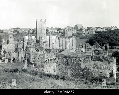 St David's Cathedral und Bischofspalast, Pembrokeshire, Südwales. Stockfoto