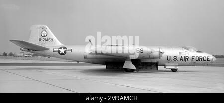 United States Air Force - Martin RB-57A-MA O-21459 (msn 42, 52-1459) der Michigan Air National Guard. Erwähnenswert ist die Drehbombenklappe, die halb offen gesehen wird. Notiert am 2006. September im Wings of Eagles Discovery Center, Elmira, NY Stockfoto