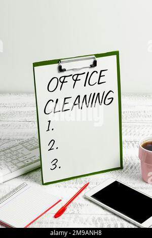 Handgeschriebenes Schild Büroreinigung. Hinweis auf die Reinigung des Innenraums des Bürogebäudes Stockfoto