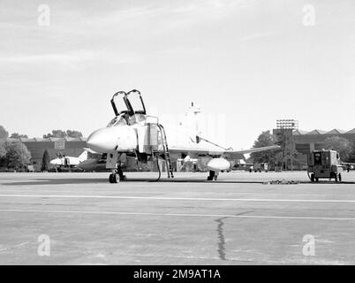 Royal Air Force - McDonnell Douglas Phantom FGR.2 XV492, von Nummer 56 Geschwader, bei RAF Wattisham, Suffolk. Stockfoto