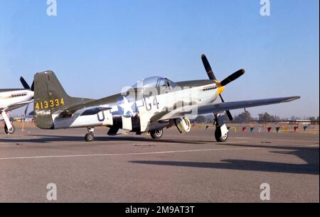 Nordamerikanische P-51D-30-NT Mustang N5441V (msn 124-48335, ex 45-11582). Gekennzeichnet als 44-13334 'G4-U', der 362. Kampfgeschwader, der 357. Kampfgruppe, der 8. Luftwaffe, die von der RAF Leiston in Norfolk fliegt. Dieses Flugzeug wurde später im legendären 2011 Breitling-Werbespot eingesetzt. Stockfoto