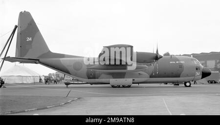 Royal Air Force - Lockheed Hercules C-130K - C.1 XV214 (msn 4241, ex 66-8564), bei der RAF Waddington im Juni 1978. (Am 09. Dezember 2015 als C-FNUM an Kanada veräußert). Stockfoto