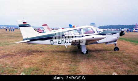 Piper PA-28R-200 Cherokee Arrow II D-EMCC (msn 28R-7235219). Stockfoto