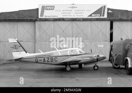 Piper PA-39-160 Turbo Twin Comanche C/R G-AZBC (msn 39-111), der Oxford Air Training School, in Carlisle im Mai 1974. Stockfoto