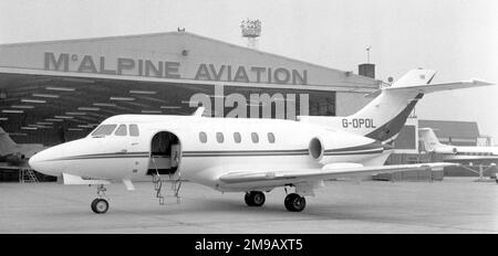 Hawker Siddeley HS.125-3B/RA G-OPOL (msn 25143) von McAlpine Aviation Ltd. Am Flughafen London Heathrow. Stockfoto