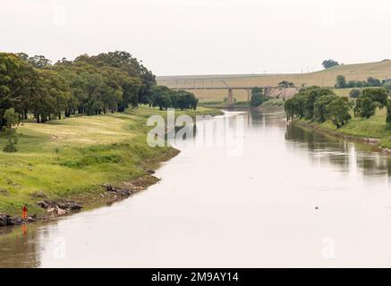 Malerischer Landschaftsblick auf den Vaal River, ein Nebenfluss des Orange River in Südafrika Stockfoto