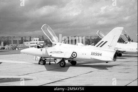 Royal Air Force - Folland Gnat T.1 XR994 (msn FL588), vom Yellowjacks Aerobatic Display Team der Nr. 4 Flying Training School, an der RAF Little Rissington. (Die Yellowjacks wurden 1964 aufgelöst und 1965 unter der Central Flying School als die Red Arrows reformiert.) Stockfoto