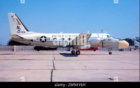 United States Navy – Grumman TC-4C Academe 155726 (msn 183, Basiscode „NJ“, Rufzeichen „851“), von VA-128 vom Naval Air Station New Jersey, in NAS Miramar am 5. Juni 1976. Der TC-4C Academe ist mit DEM DIANE Waffen-/Navigationssystem des A-6E Eindringlings für Das A-6 Nav/Bombardier Training ausgestattet. Stockfoto