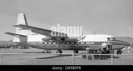 Fokker F27-1020 Friendship ZK-BXE „Kereru“ (msn 10184), von N.A.C. (National Airways Corporation), in Woodbourne, Neuseeland, im November 1961. Stockfoto