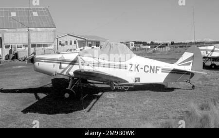 Piper PA-25-235 Pawnee ZK-CNF, in Rangiora, Neuseeland. Stockfoto