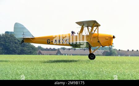 De Havilland DH.82A Tiger Moth G-AKXS (msn 298). (Dieses Flugzeug wurde am 21. Juli 2002 irreparabel beschädigt). Stockfoto