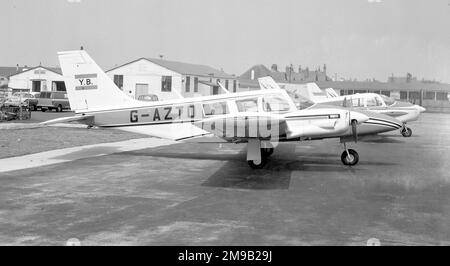 Piper PA-34-200 Seneca G-AZTO (msn 34-7250141), am Flughafen Blackpool-Squire's Gate im Juli 1972. (Abgeschrieben am Linley Hill Airfield am 27. August 1992). Stockfoto