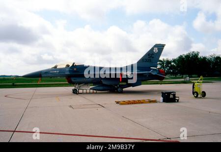 United States Air Force - General Dynamics F-16A Block 10 Fighting Falcon 79-0325 (msn 61-110) der South Carolina Air National Guard während eines „Coronet Solo“-Einsatzes bei der RAF Wittering. (Verkauft an die israelischen Streitkräfte - Air Force AS 740 im Jahr 1990er unter Friedensmarmor IV). Stockfoto