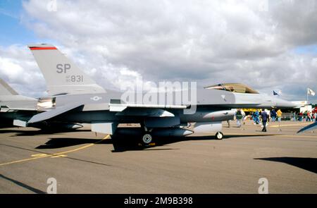 United States Air Force - General Dynamics F-16C Block 50B Fighting Falcon 90-0831 (msn CC-31), 480. Fighter Squadron 52. Fighter Wing, auf der RAF Fairford for the Royal International Air Tattoo, am 24. Juli 1993. Stockfoto