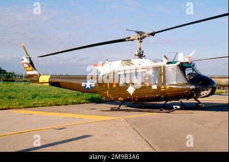 United States Army - Bell UH-1H Iroquois O-15605 (msn , 69-15605), of 1 AvDet, auf der RAF Fairford am 20. Juli 1991. Stockfoto