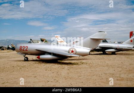 PZL-Mielec Lim-2 N822JM / '822' (msn 1B-00-822), ein ehemaliges Beispiel der polnischen Luftwaffe, wird im Pima Air & Space Museum in Tucson, Arizona, in den Farben der nordvietnamesischen Luftwaffe ausgestellt. (Der Lim-2 war die MiG-15 Mikoyan-Gurevich, die in Polen lizenziert wurde) Stockfoto