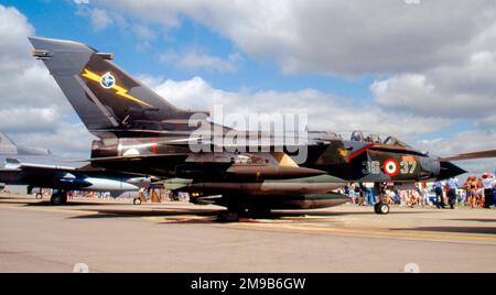 Aeronautica Militaire italiano - Panavia Tornado IDs MM7037 / 36-37 (msn iS036) vom 36 Stormo, auf der RAF Fairford für die Royal International Air Tattoo am 22. Juli 1991. (Aeronautica Militaire italiano - italienische Luftwaffe). Stockfoto