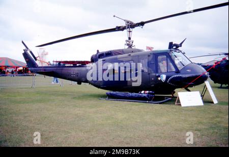 Luftwaffe - Dornier-Bell UH-1D 71+12 (msn 8172) vom HTG64, Middle Wallop am 16. Juli 1988. Stockfoto