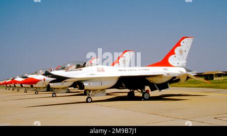 United States Air Force (USAF) - General Dynamics F-16A Fighting Falcon 'Thunderbird 1', vom Thunderbirds-Aerobatikteam. Stockfoto