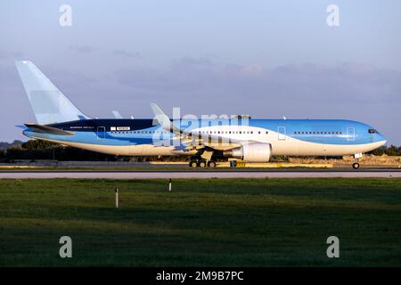 Boeing 767-304-er (Reg.: N291CR) Ex TUI Airways G-OBYG, zur Umrüstung auf Frachtkonfiguration. Stockfoto