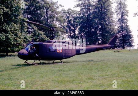 United States Army - Bell UH-1D iroquois 64-13619 (msn 4326), in Castle Ashby für die World Helicopter Championships, am 26. Juni 1986. Stockfoto