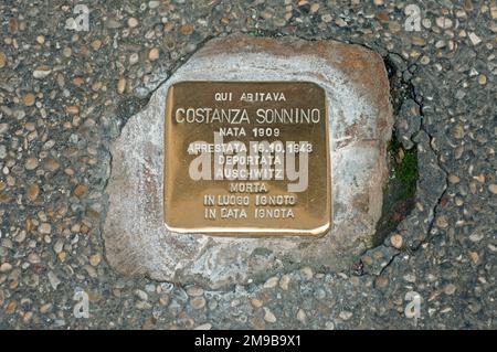 Stolpersteine, Gedenkstein aus Messing für die Opfer der Shoah im jüdischen Ghetto, Rom, Italien Stockfoto