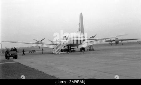 Royal Canadian Air Force - Canadair C-54GM North Star 17511 (msn 118), 30 Air materiel Base, RCAF Langar im Juni 1958. Stockfoto