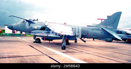 Royal Navy - British Aerospace Sea Harrier FA.2 ZD612 (msn 41h-912051/B45/P7), anlässlich des Yeovilton International Air Day am 12. Juli 1996. Stockfoto